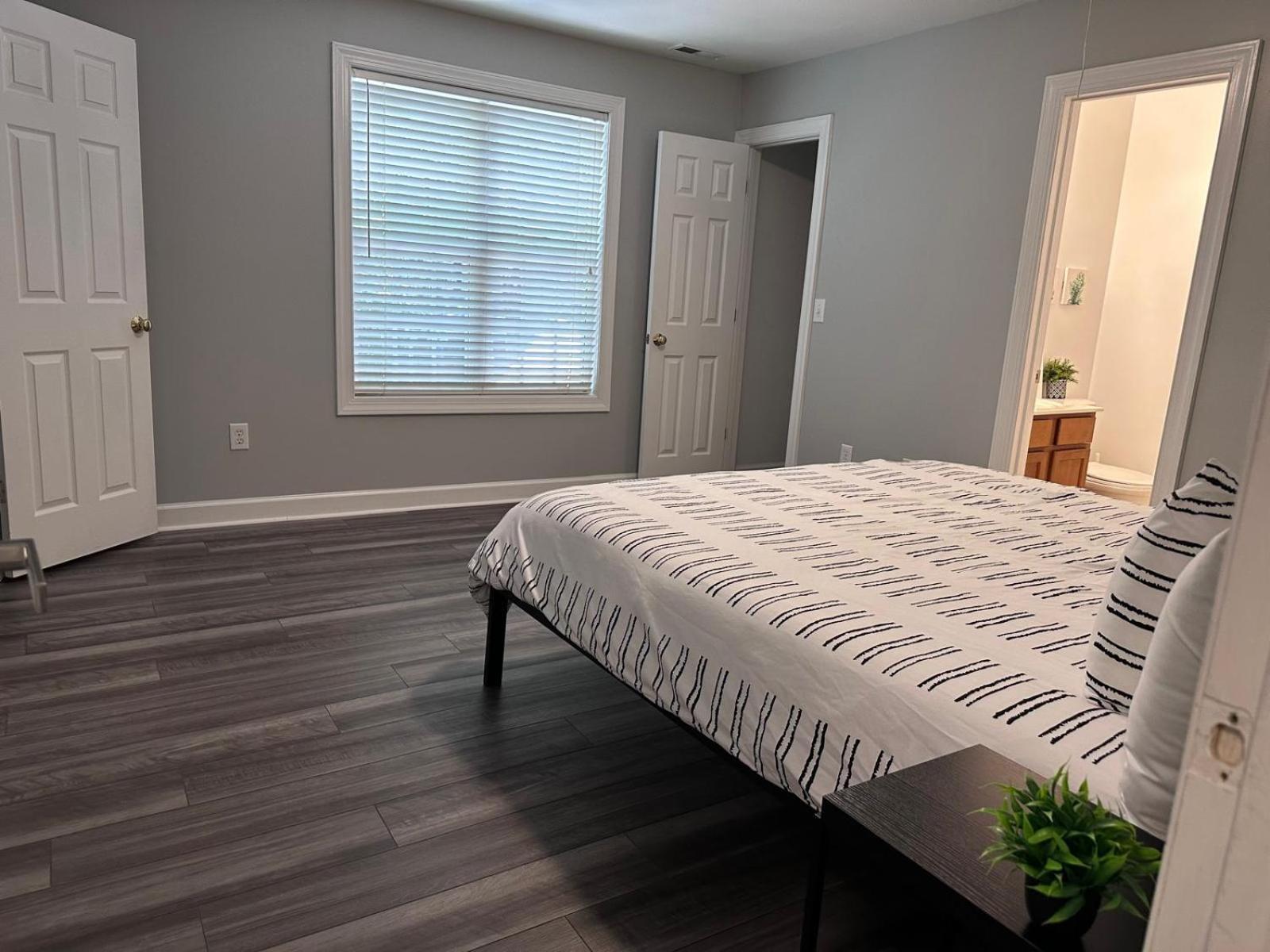Simple Elegant Townhouse Dt Ncsu Apartamento