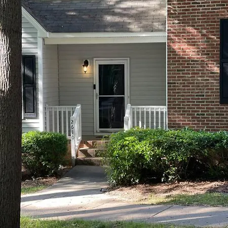 Simple Elegant Townhouse Dt Raleigh Ncsu Apartment Exterior photo