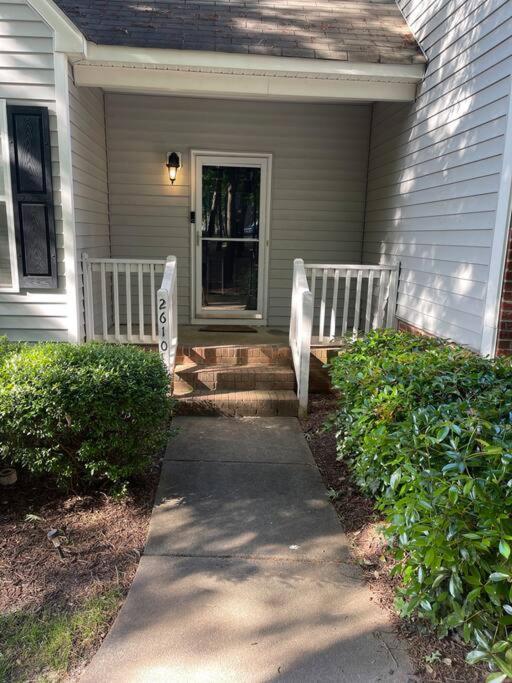 Simple Elegant Townhouse Dt Ncsu Apartment *